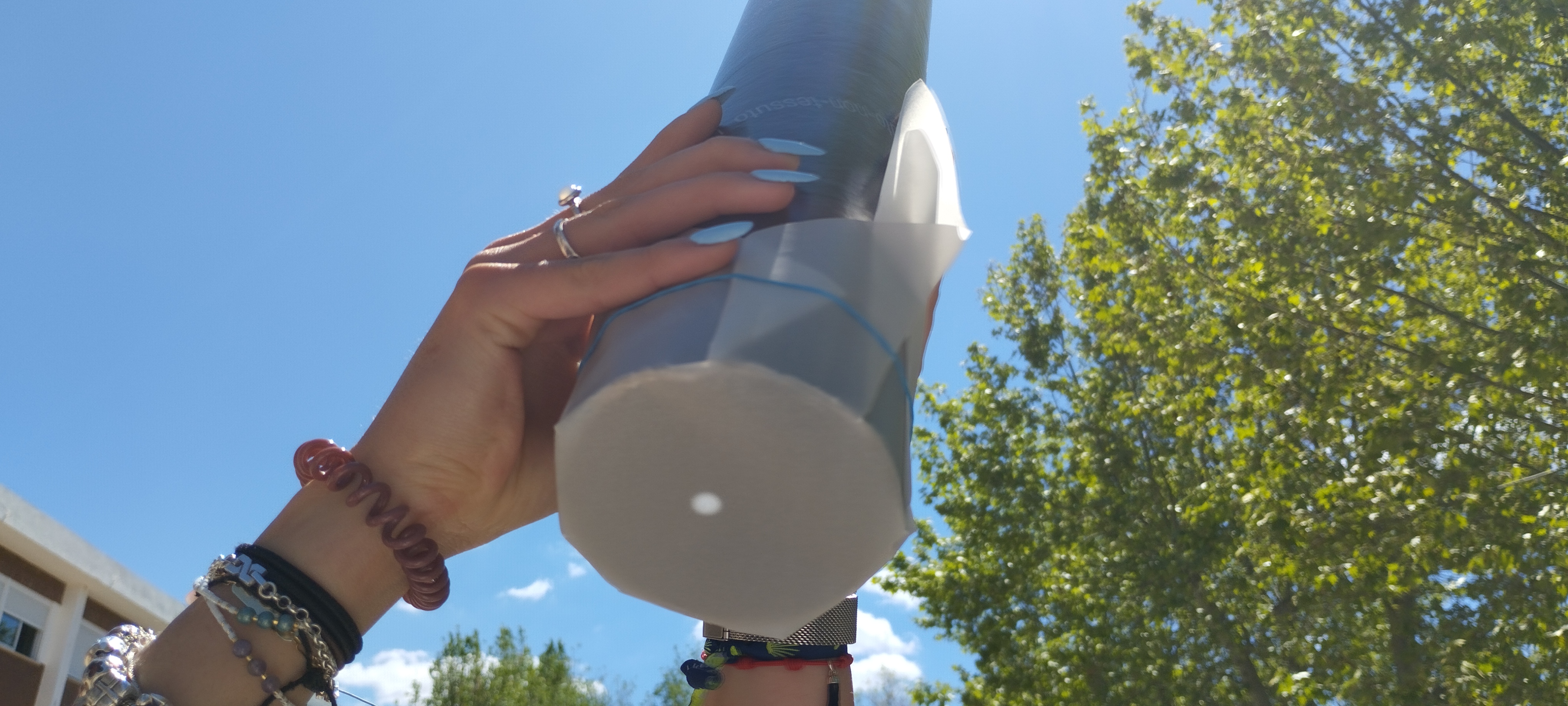 Calculando el tamaño del Sol con un tubo de cartón